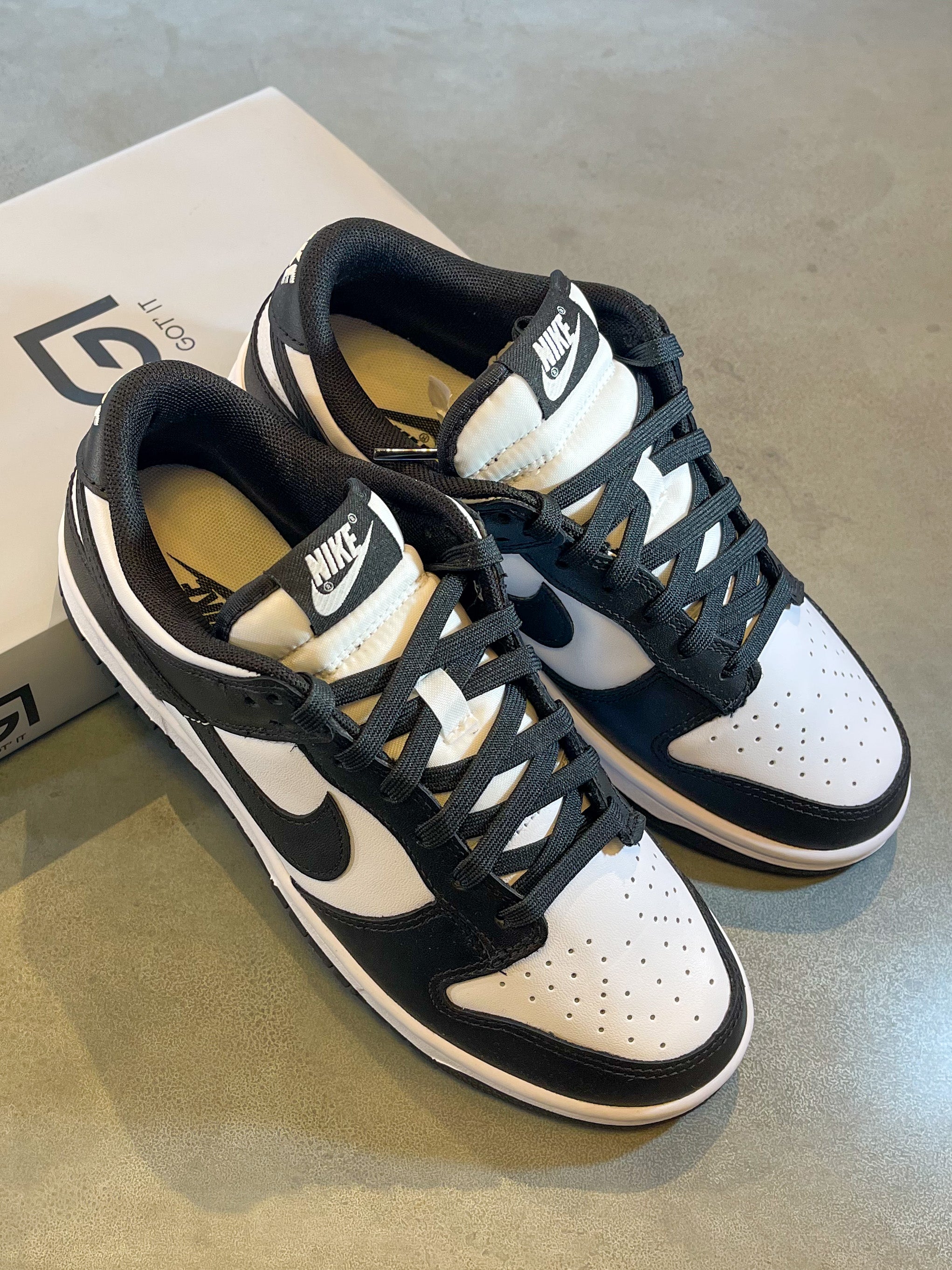 NIKE DUNK BLACK/WHITE